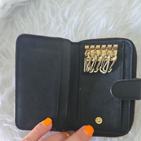 Michael Kors Black Wallet‎ - Picture 3 of 4